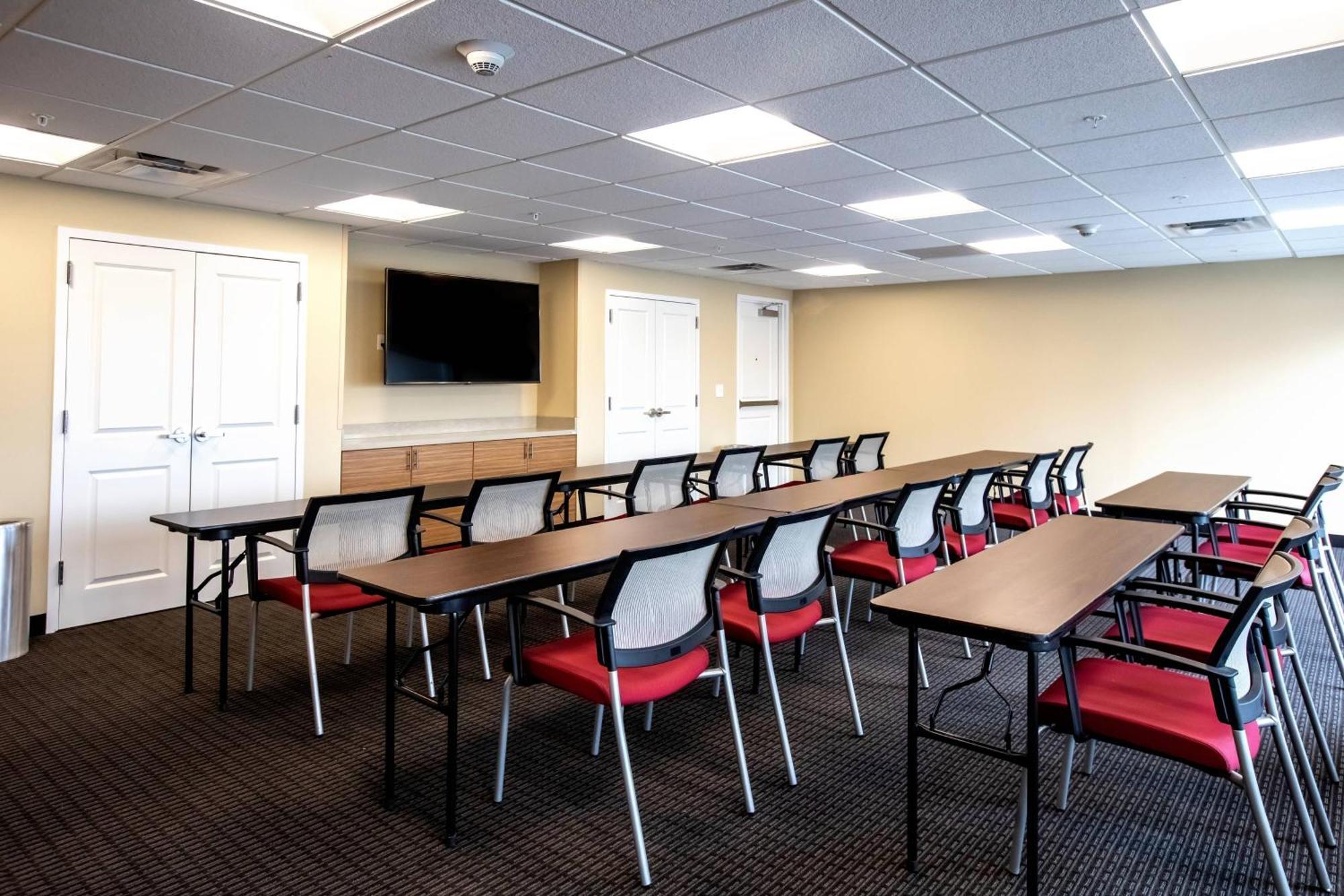 Towneplace Suites By Marriott Louisville Airport Bagian luar foto