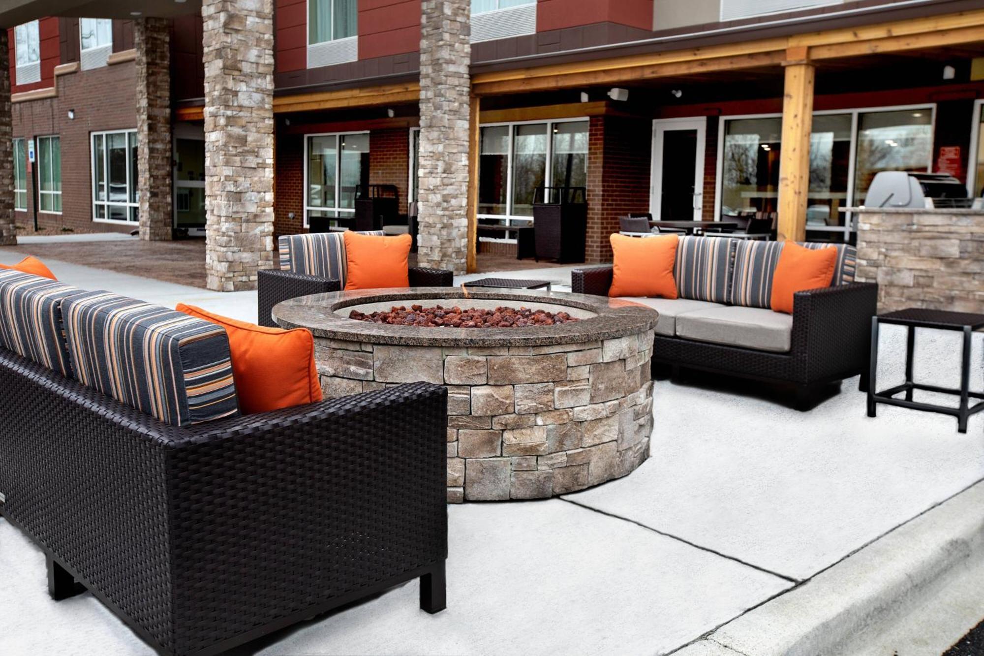 Towneplace Suites By Marriott Louisville Airport Bagian luar foto