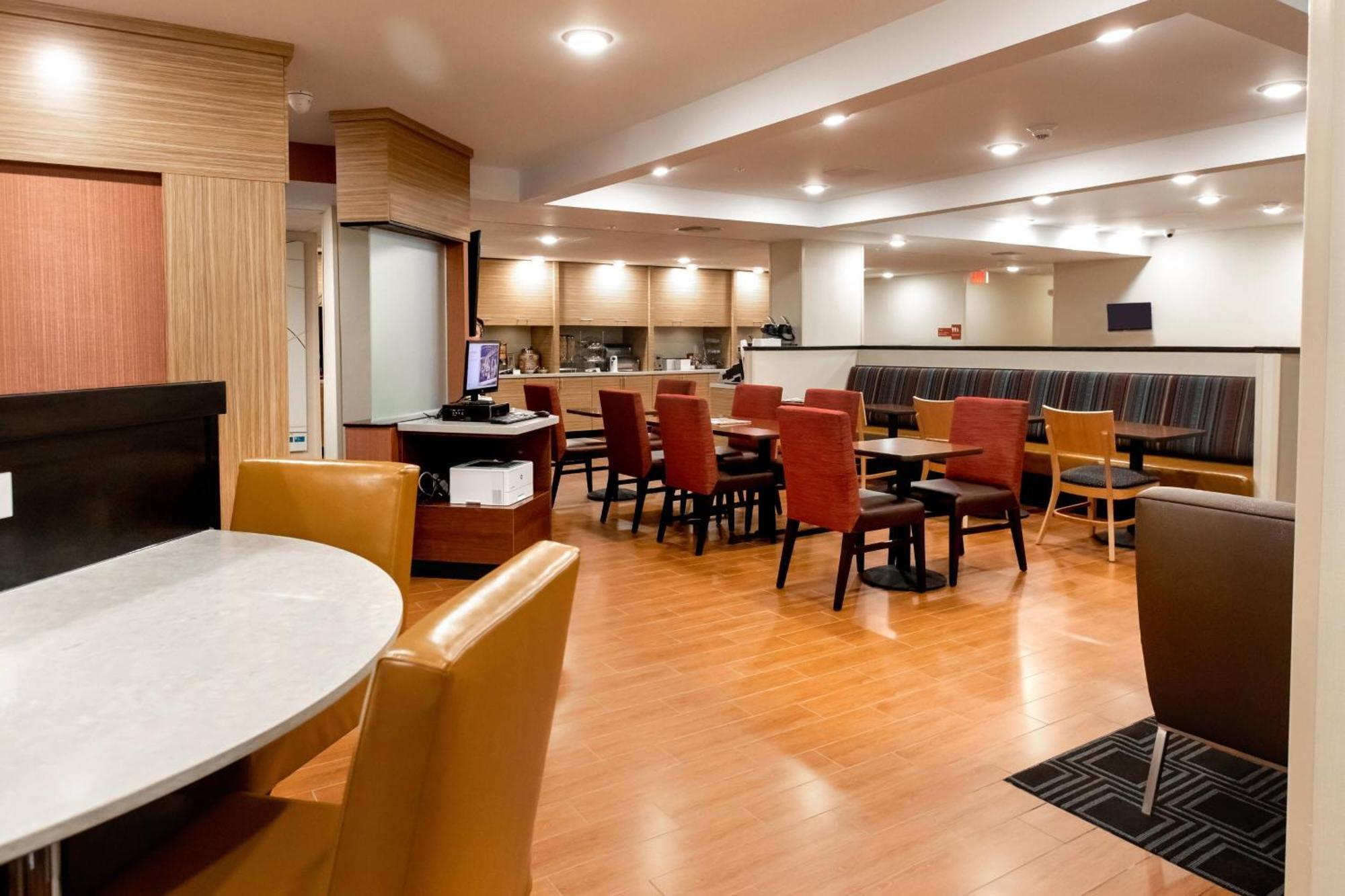 Towneplace Suites By Marriott Louisville Airport Bagian luar foto